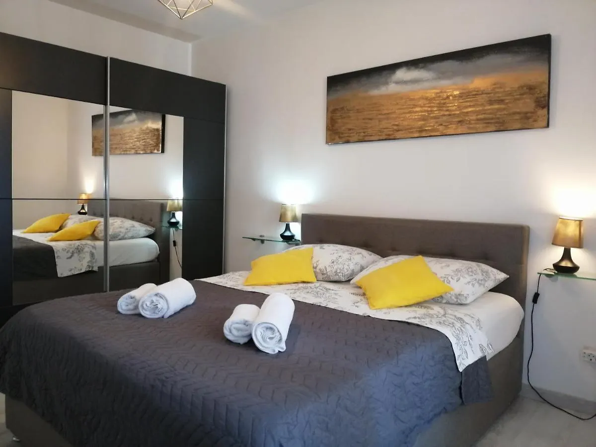 Seny Gold Apartment Pula 0*,
