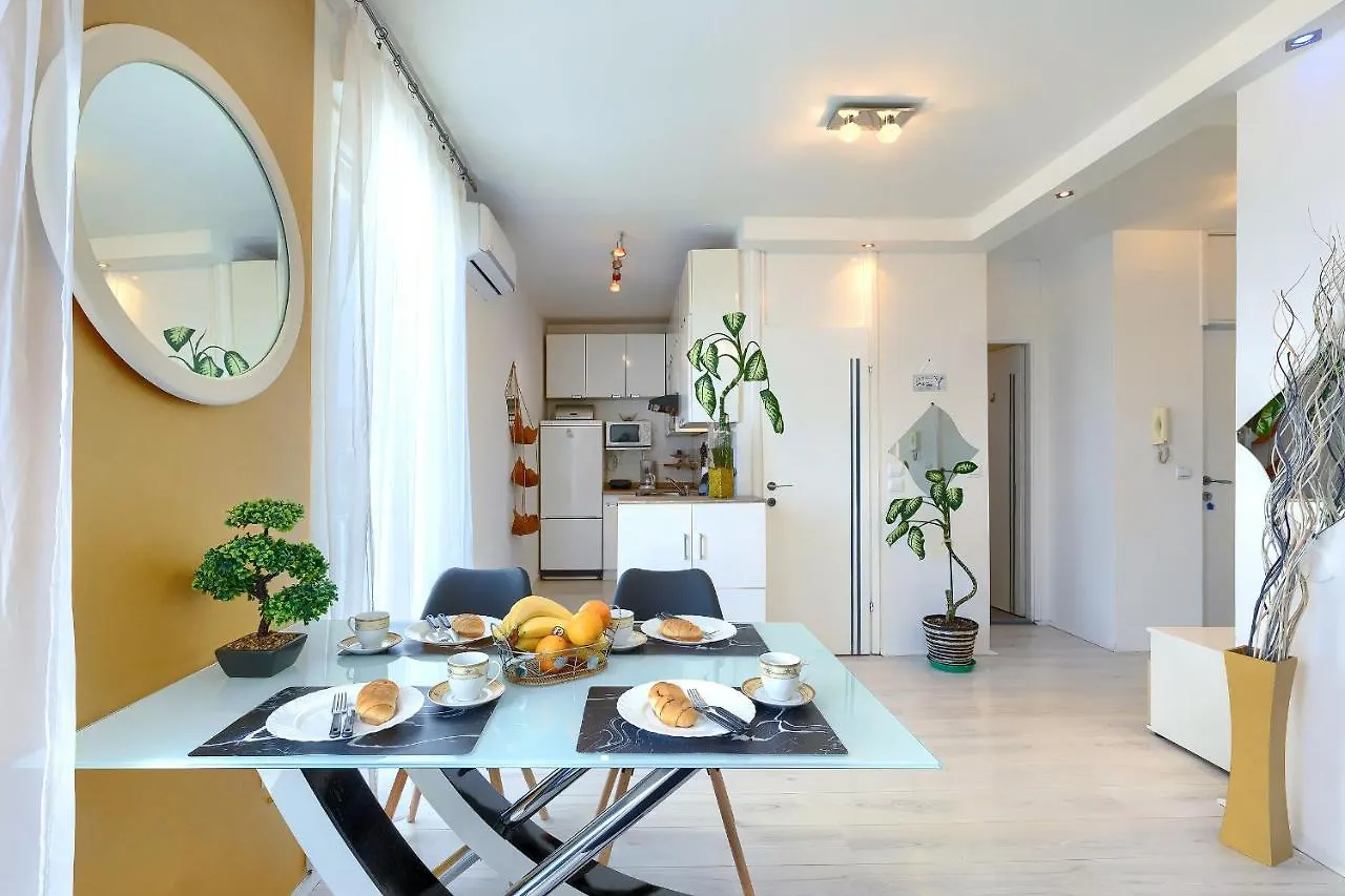 Seny Gold Apartment Pula 0*,  Croatia