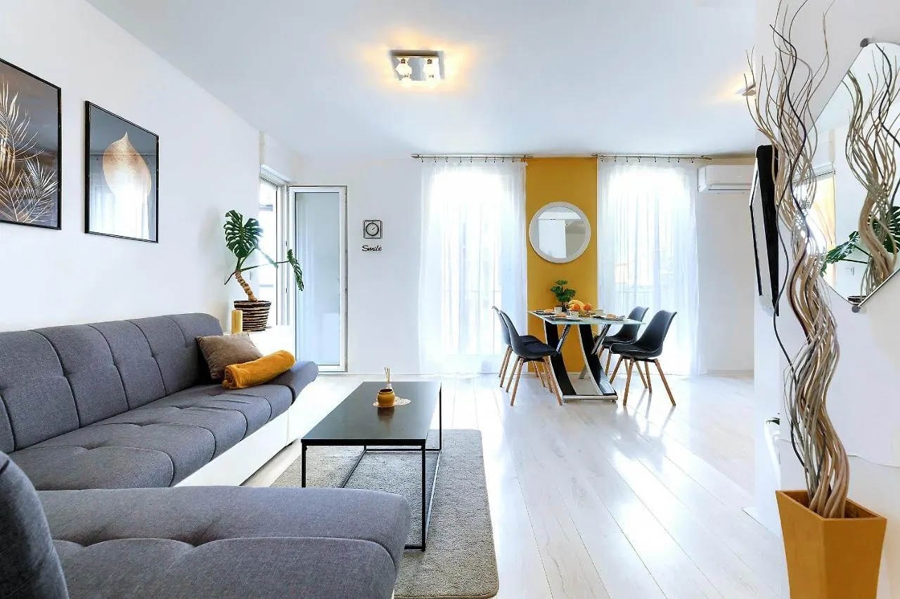 Seny Gold Apartment Pula 0*,